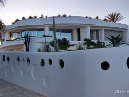 Denia de puertas afuera